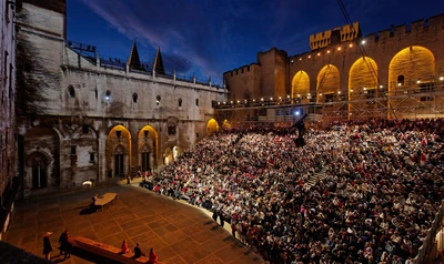 Avignon - cour d'honneur