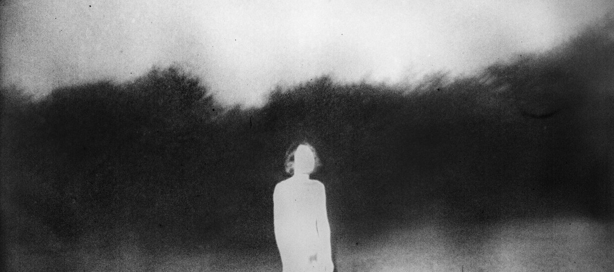 Les Yeux Fermés 