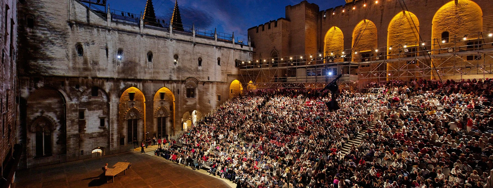 Avignon - cour d'honneur