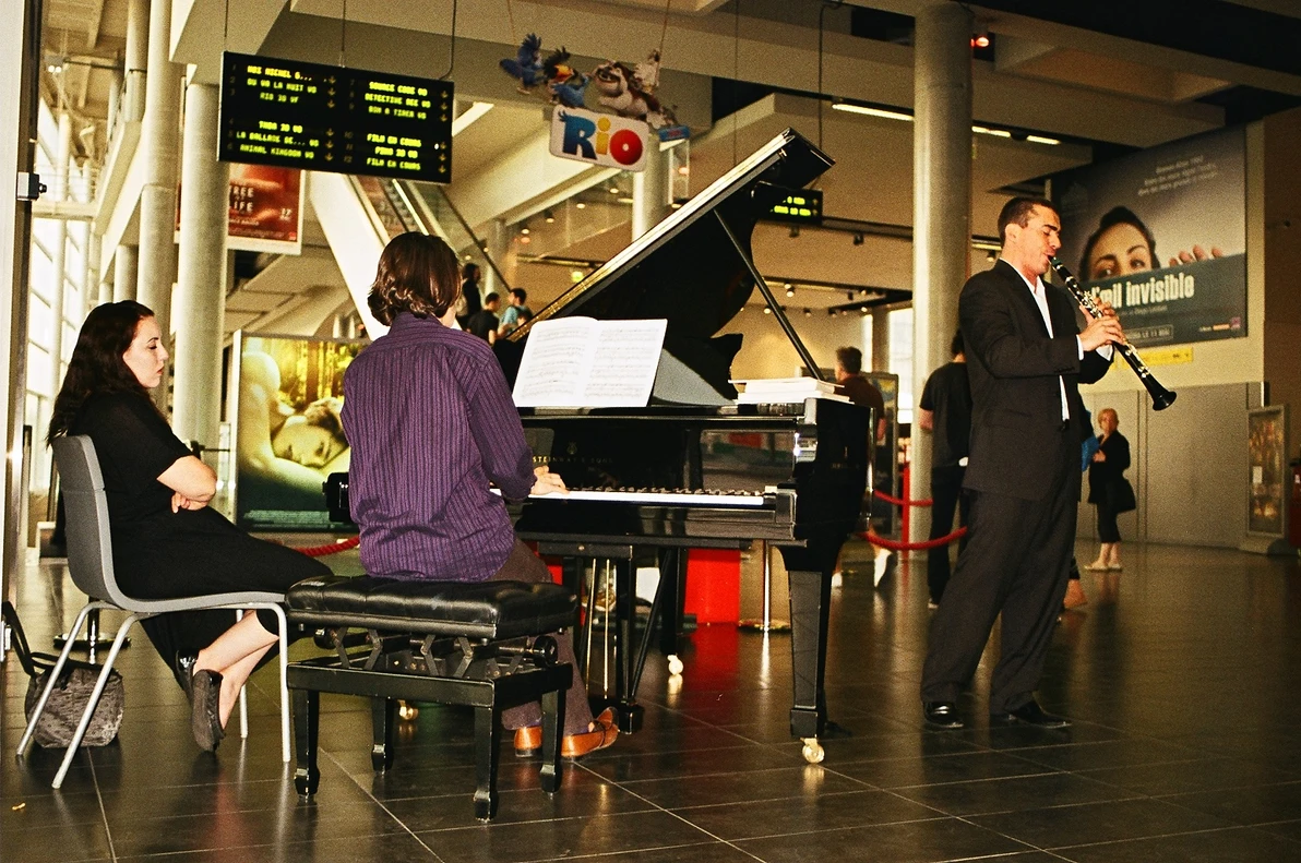 "Play Liszt – des pianos dans les cafe?s" au MK2 Bibliothe?que