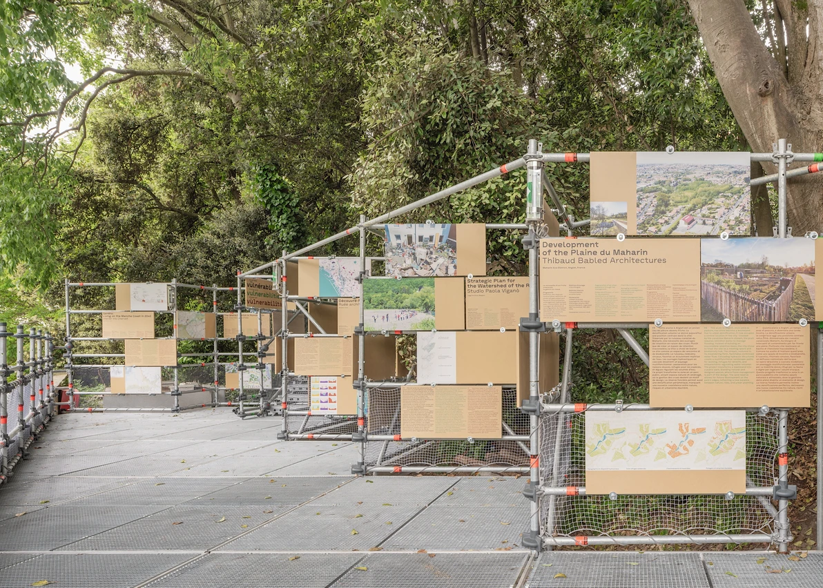 "Living with / Vivre avec" 