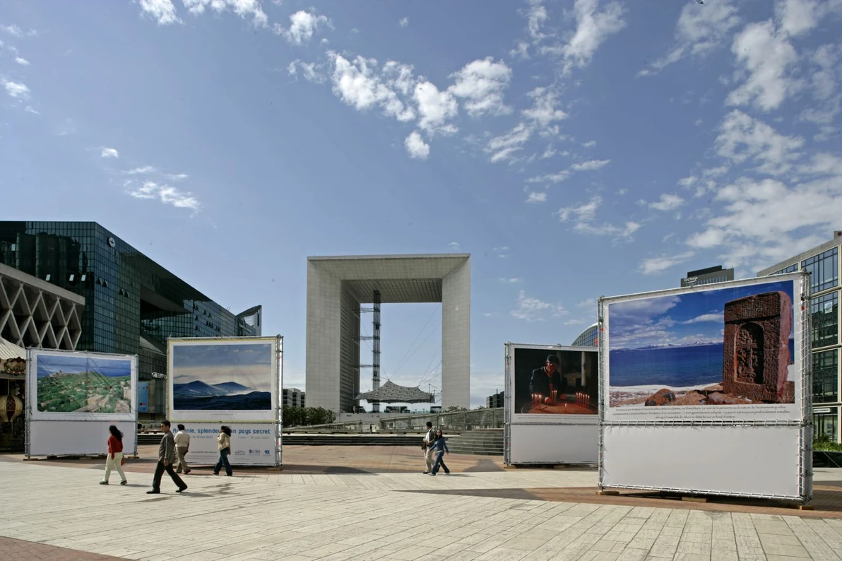 Exposition Arme?nie, splendeur d'un pays secret sur le Parvis de la De?fense