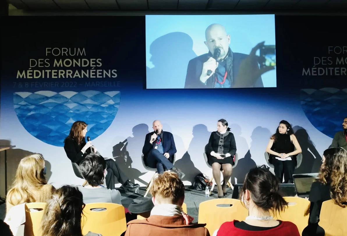 Nora Bouzida et Karim Ben Sma?l, membres du comité de pilotage, dans l’une des tables-rondes du Forum ? DR