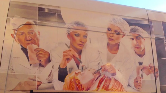 Publicité pour du jambon - une vraie scène biblique (sur une camionnette de livraison à Olomouc, République tchèque. 