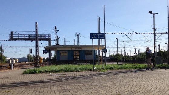 Entre deux trains, le buffet fermé de la gare de Hulin (Moravie, République tchèque). 