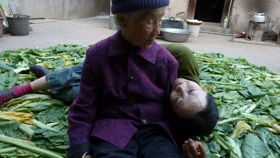 Dancing with Third Grandmother – Wen Hui ? Li Xinmin 
