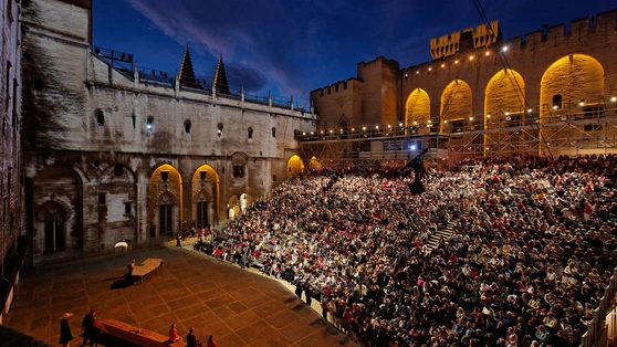 Avignon - cour d'honneur
