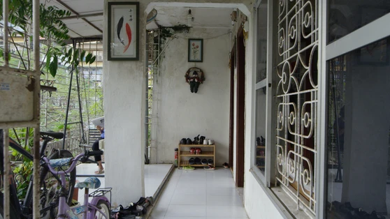 Vue d’une extension d’un appartement dans immeuble de logements KTT, Film Still ; Hano?, Viêt Nam – 2020 